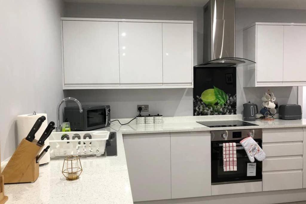 Morden Central Self Contained Flat By Cozynest Reading Esterno foto