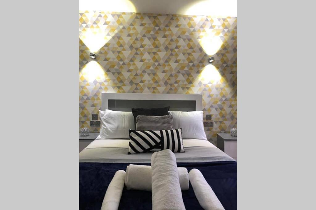 Morden Central Self Contained Flat By Cozynest Reading Esterno foto